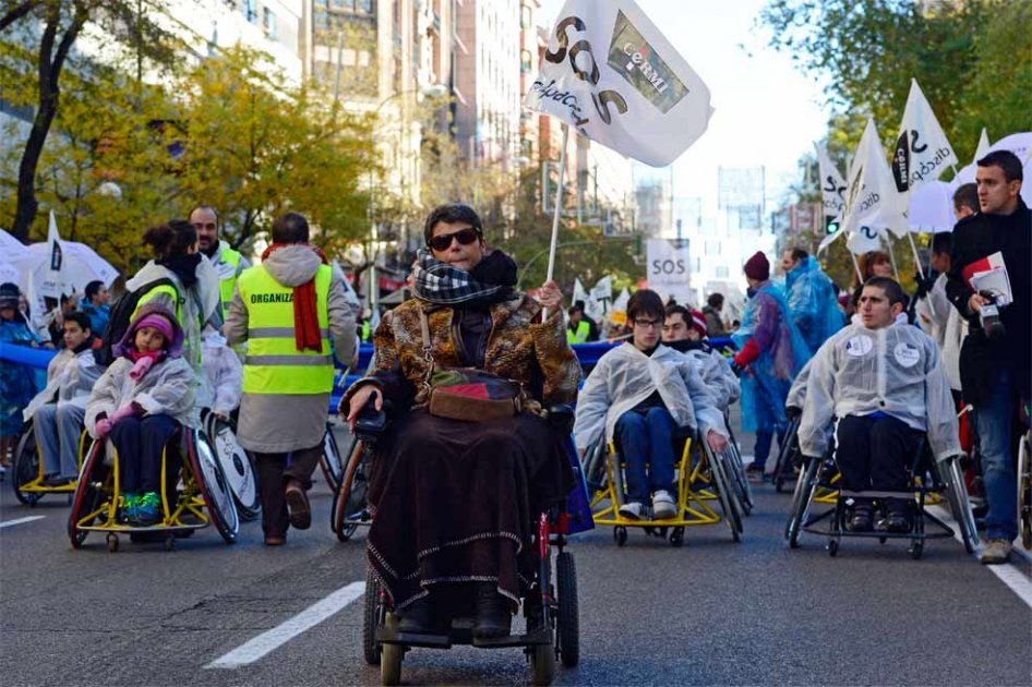 Miles de discapacitados se manifiestan en España contra la austeridad