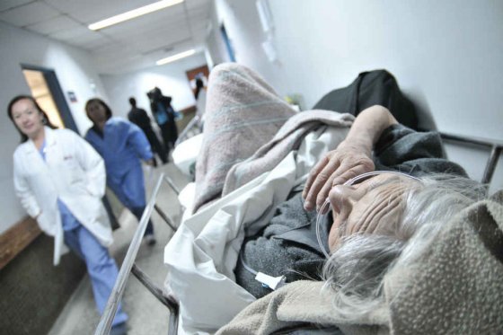 ¿Por qué las EPS no han podido pagar las deudas a los hospitales?