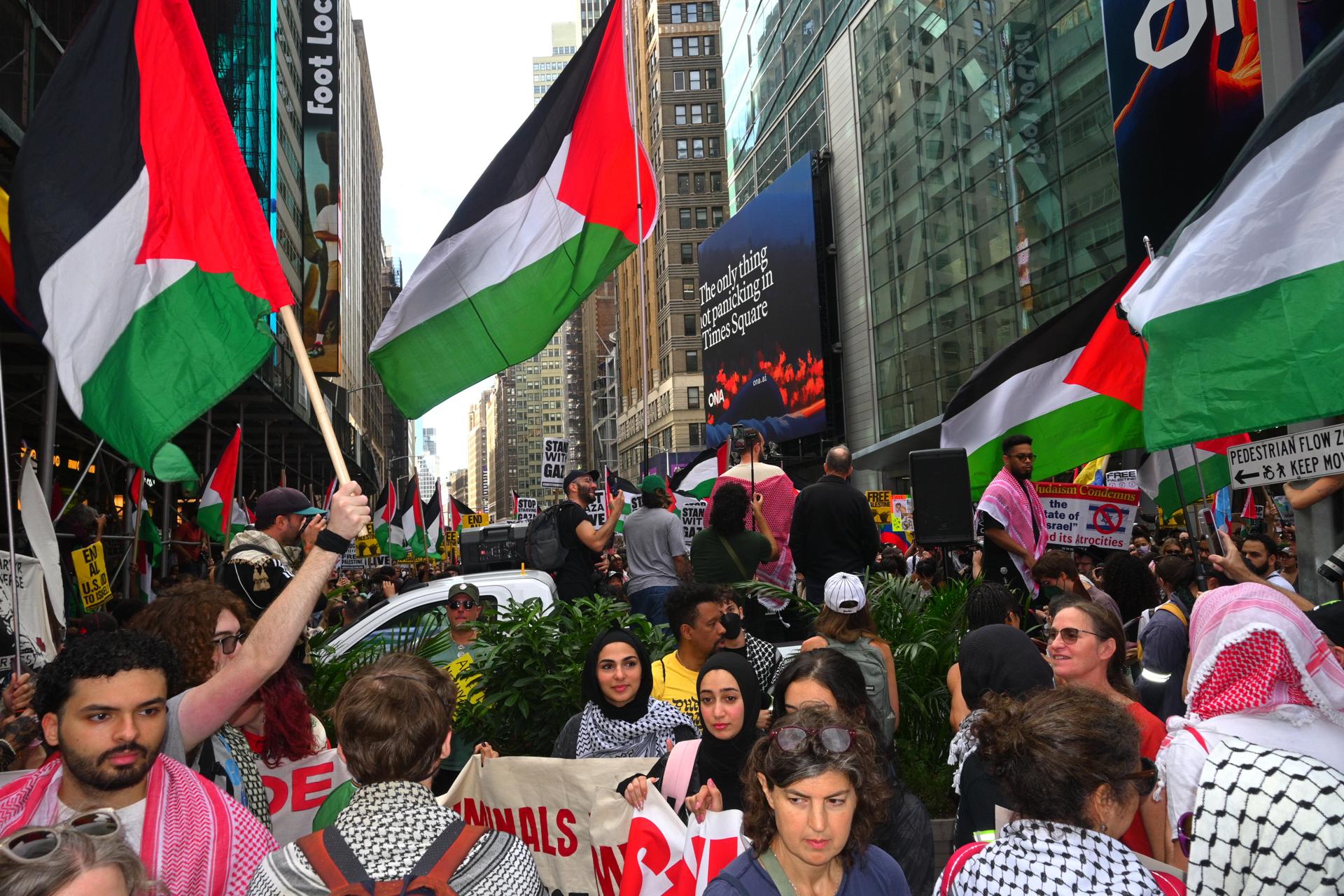 Petro, junto a Roger Waters, se suma a protesta pro-Palestina en Nueva York