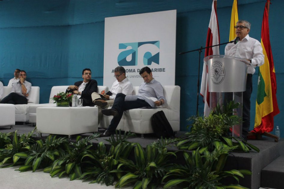 Gaviria defiende voto por el Sí en el plebiscito durante foro en U. Autónoma del Caribe