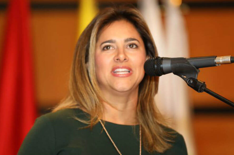 Gobierno se echa para atrás: premio ya no llevará el nombre de la primera dama