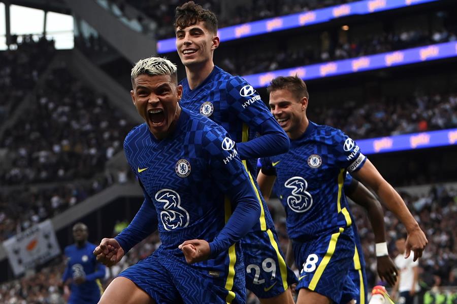 Thiago Silva anotó el primero de los tres goles de Chelsea.