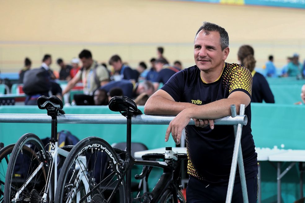 Jonh Jaime González, entrenador de la selección de ciclismo de pista.