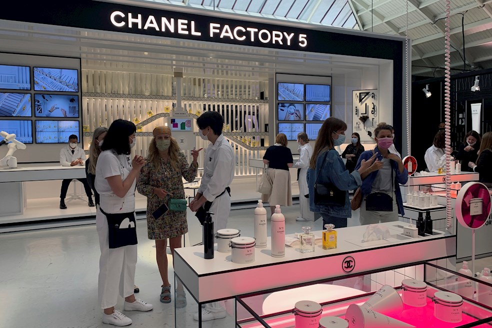 Chanel celebra 100 años del Nº5 y se inspira en lo cotidiano