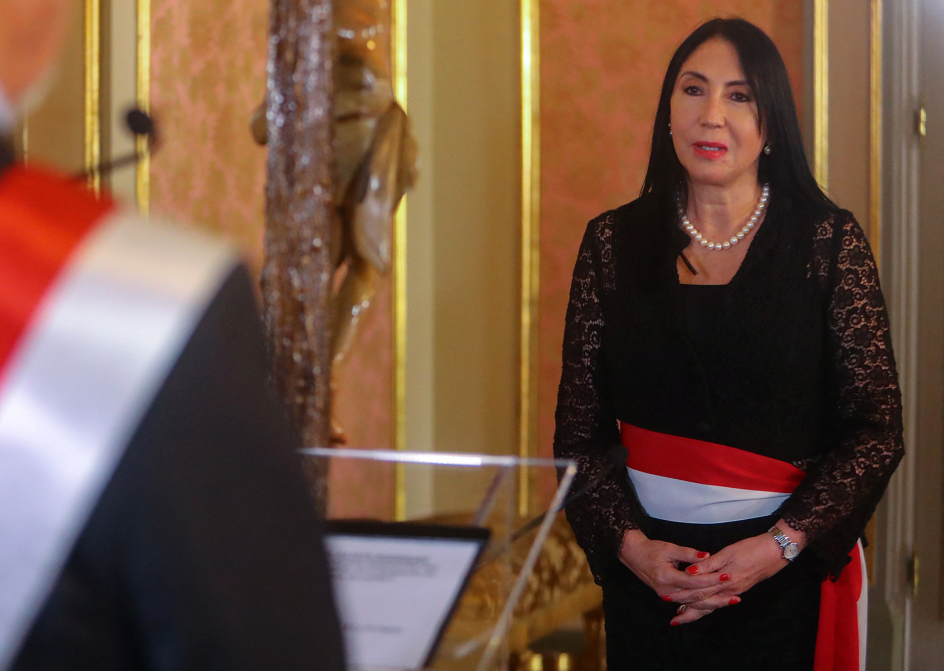 Canciller de Perú renunció por escándalo de vacunación a autoridades