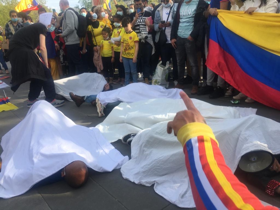 Colombianos París 2021 paro nacional