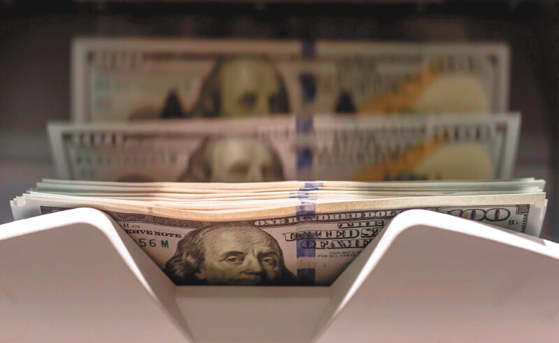 Dólar: ¿esperar o comprar?