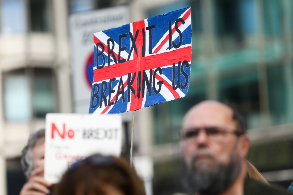 Brexit sin acuerdo dejaría la economía británica casi paralizada