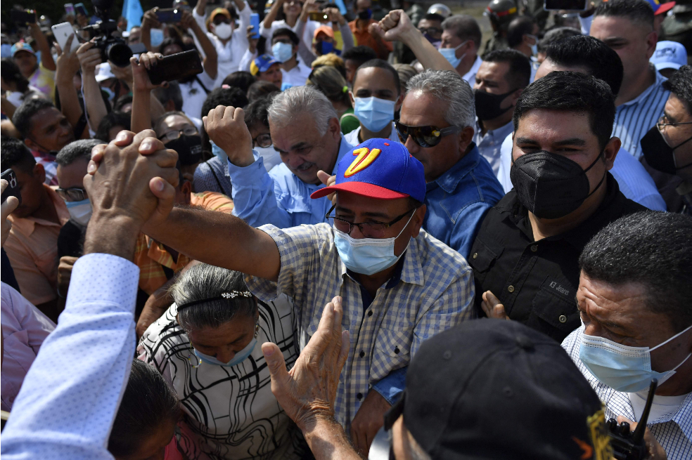 Triunfo opositor en Barinas fortalece a quienes propugnan participación electoral
