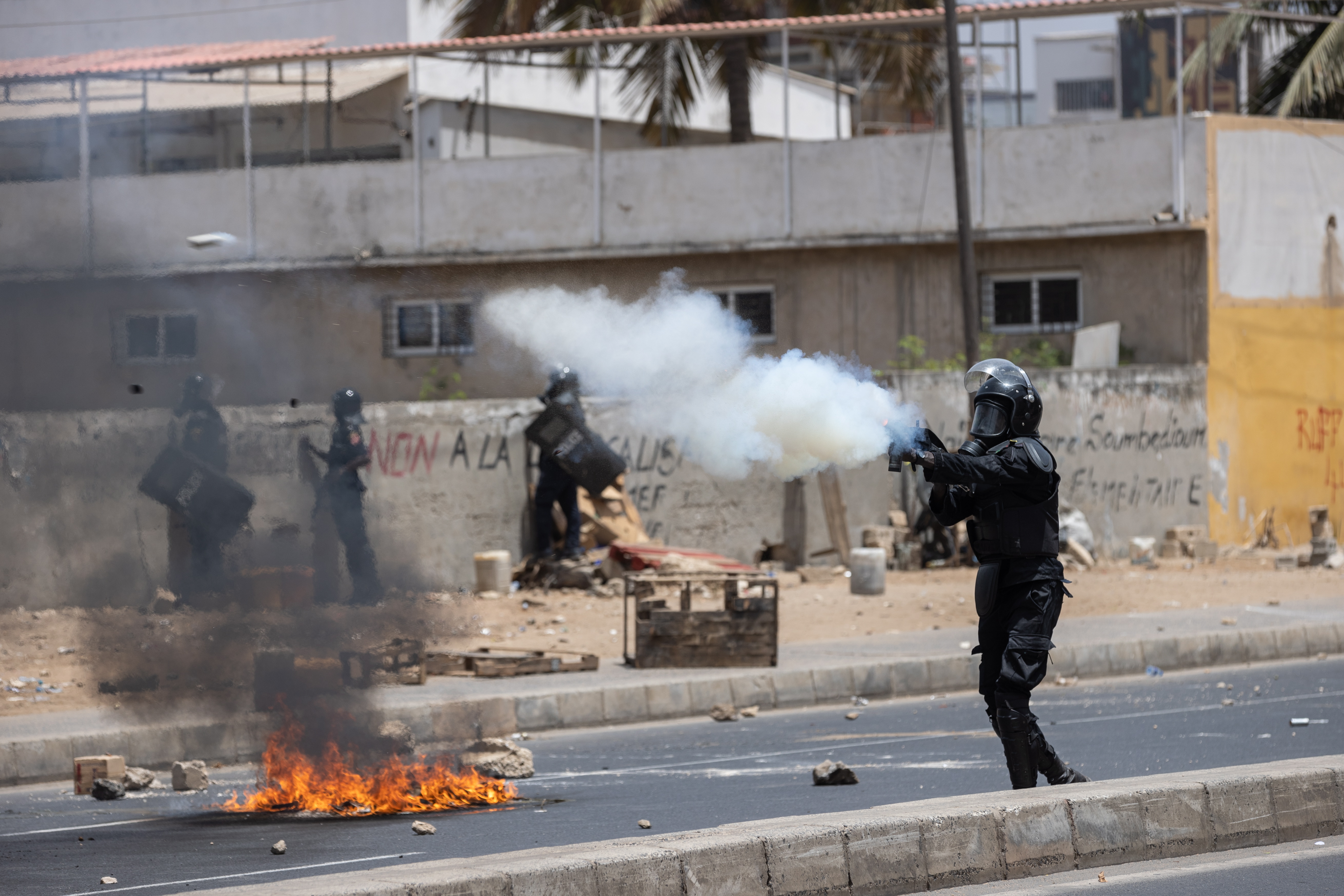 Protestas en Senegal terminan en caos, disturbios y el bloqueo de redes sociales