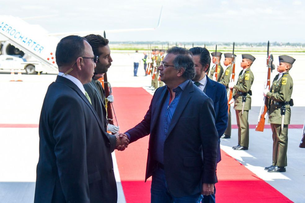 Petro defiende en México al exembajador Ninco Daza: “Lo destituyen por ser joven”