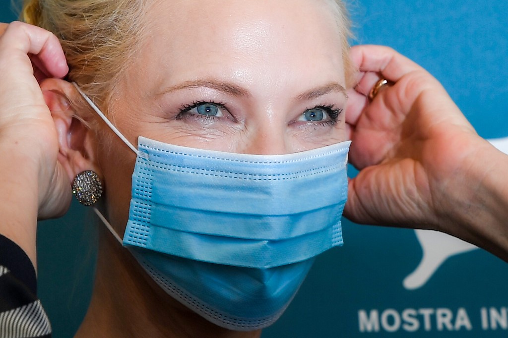 Cate Blanchett frente a los fotógrafos durante la inauguración del Festival de Cine de Venecia 2020.
