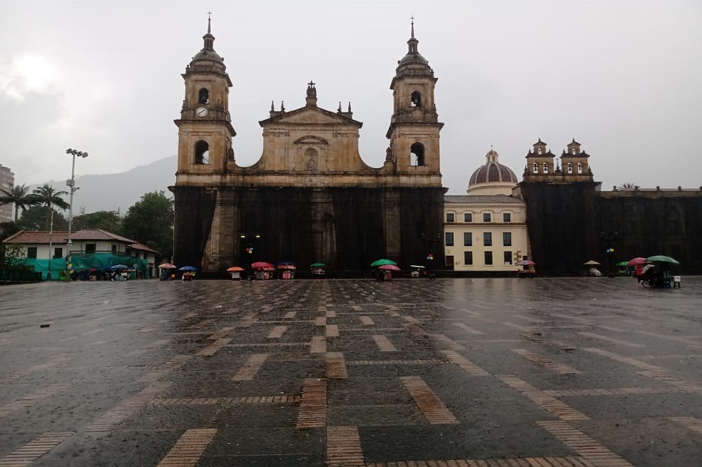 En vivo: por fuertes lluvias, manifestantes se fueron de la Plaza de Bolívar, en Bogotá