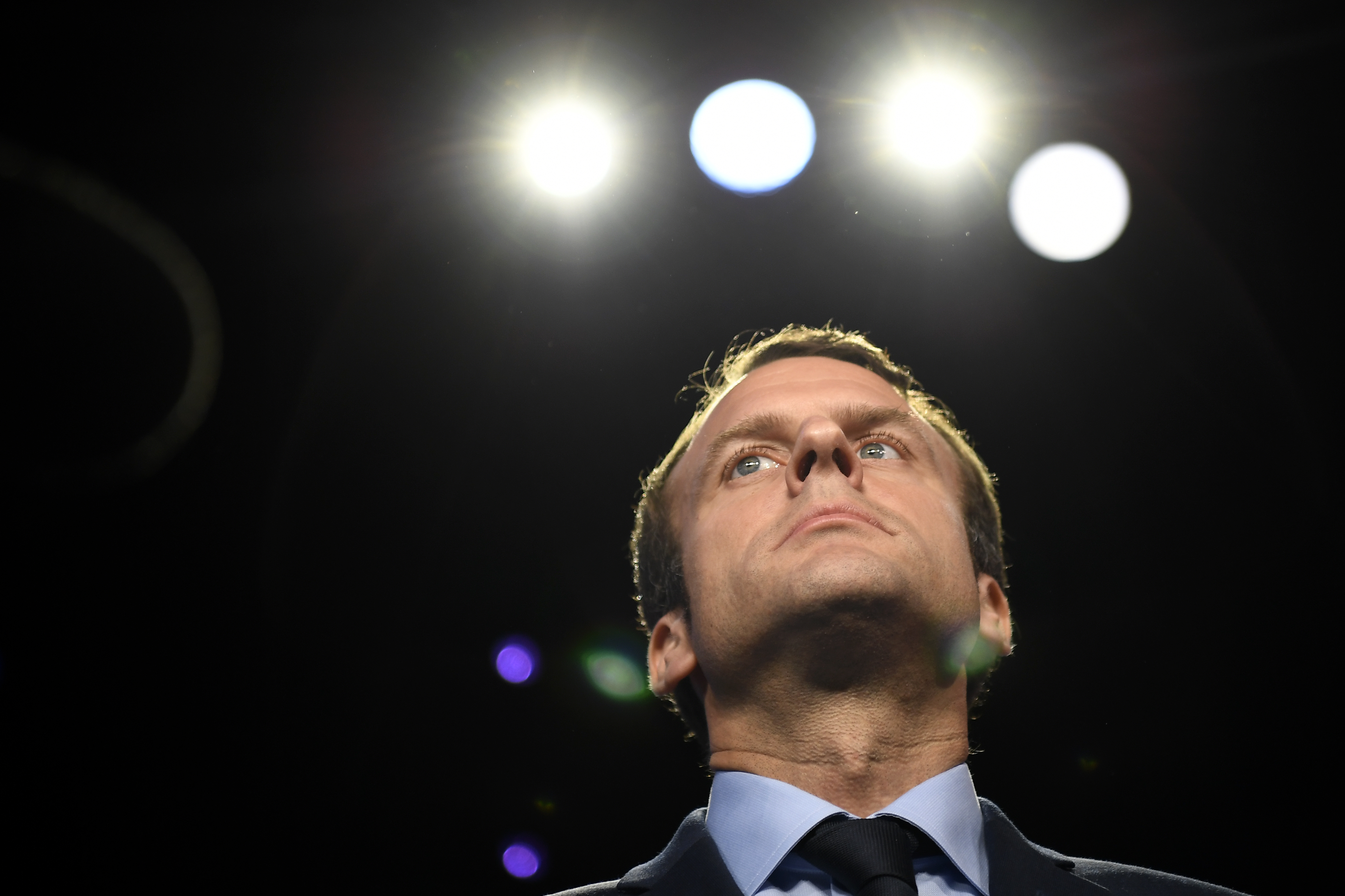 En poco más de tres meses, presidente de Francia ha gastado $91 millones en maquillaje