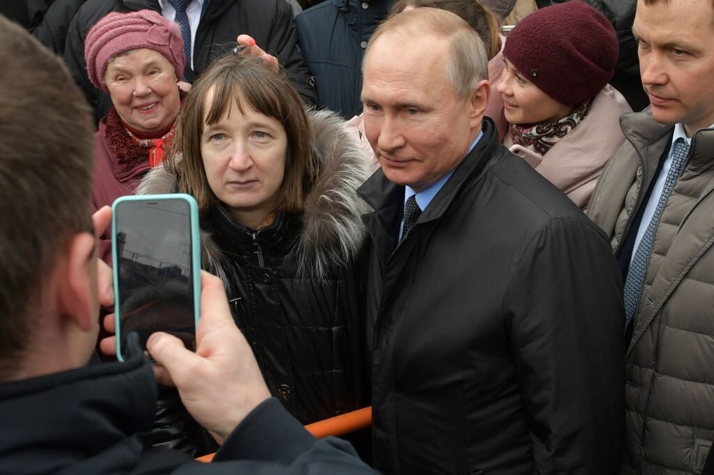 «¿Puede usted vivir con 170 dólares?», le preguntó a Putin una rusa