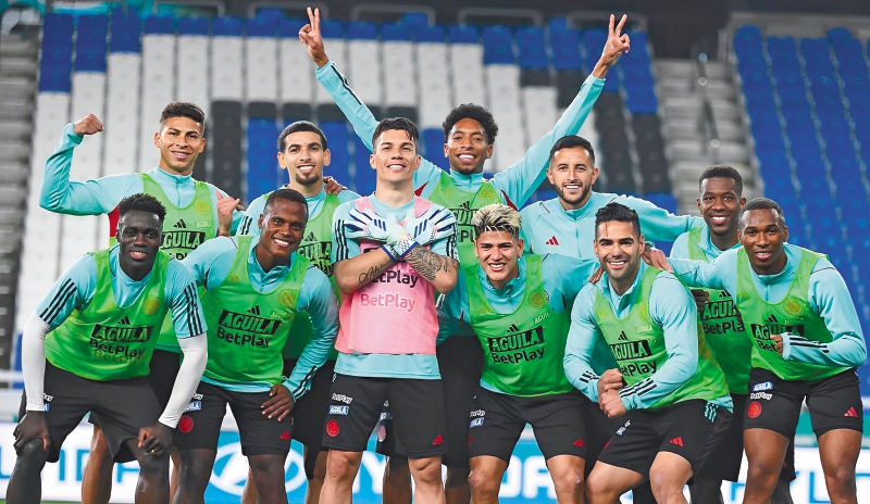 Los jugadores de la selección colombiana masculina de mayores en el entrenamiento, antes de medirse con Corea del Sur.