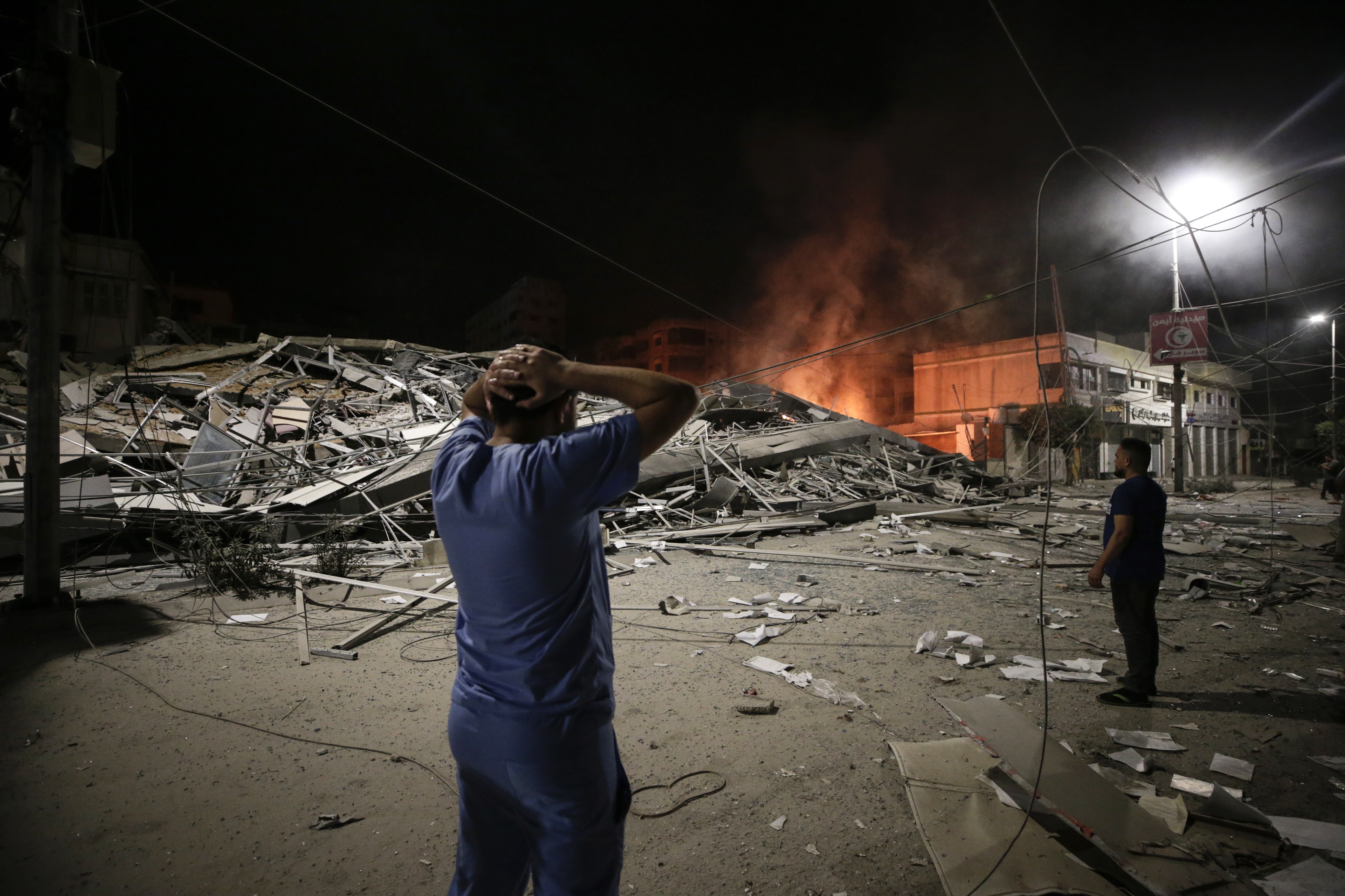 Gaza (---), 09/10/2023.- Palestinians look at the aftermath of an Israeli air strike on Gaza City, 09 October 2023. More than 700 Israelis were killed and over 2,000 were injured since the Islamist movement Hamas carried out an unprecedented attack on southern Israel on 07 October, the Israeli army said. According to Palestinian officials, more than 700 people were killed and nearly 4,000 were injured as a result of Israel'Äôs retaliatory raids and air strikes in the Palestinian enclave. (Laos) EFE/EPA/HAITHAM IMAD