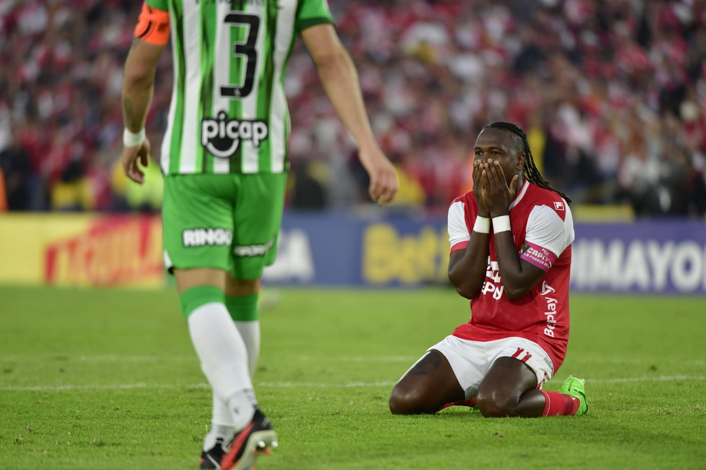 Hugo Rodallega estuvo cerca de romper el cero con un cabezazo en los últimos minutos. La pelota se fue ancha por escasos centímetros.