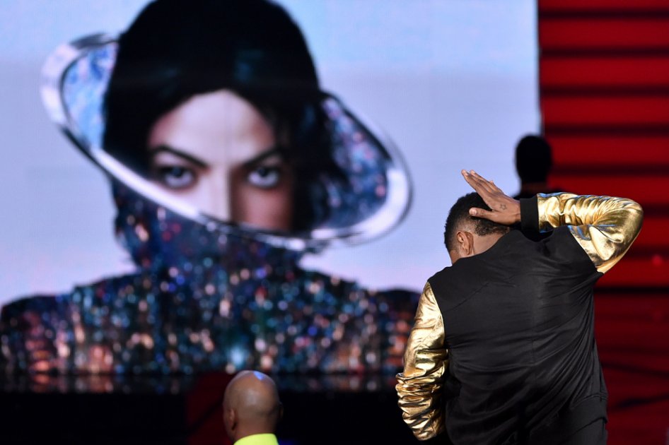 Usher presenta canción inédita de Michael Jackson