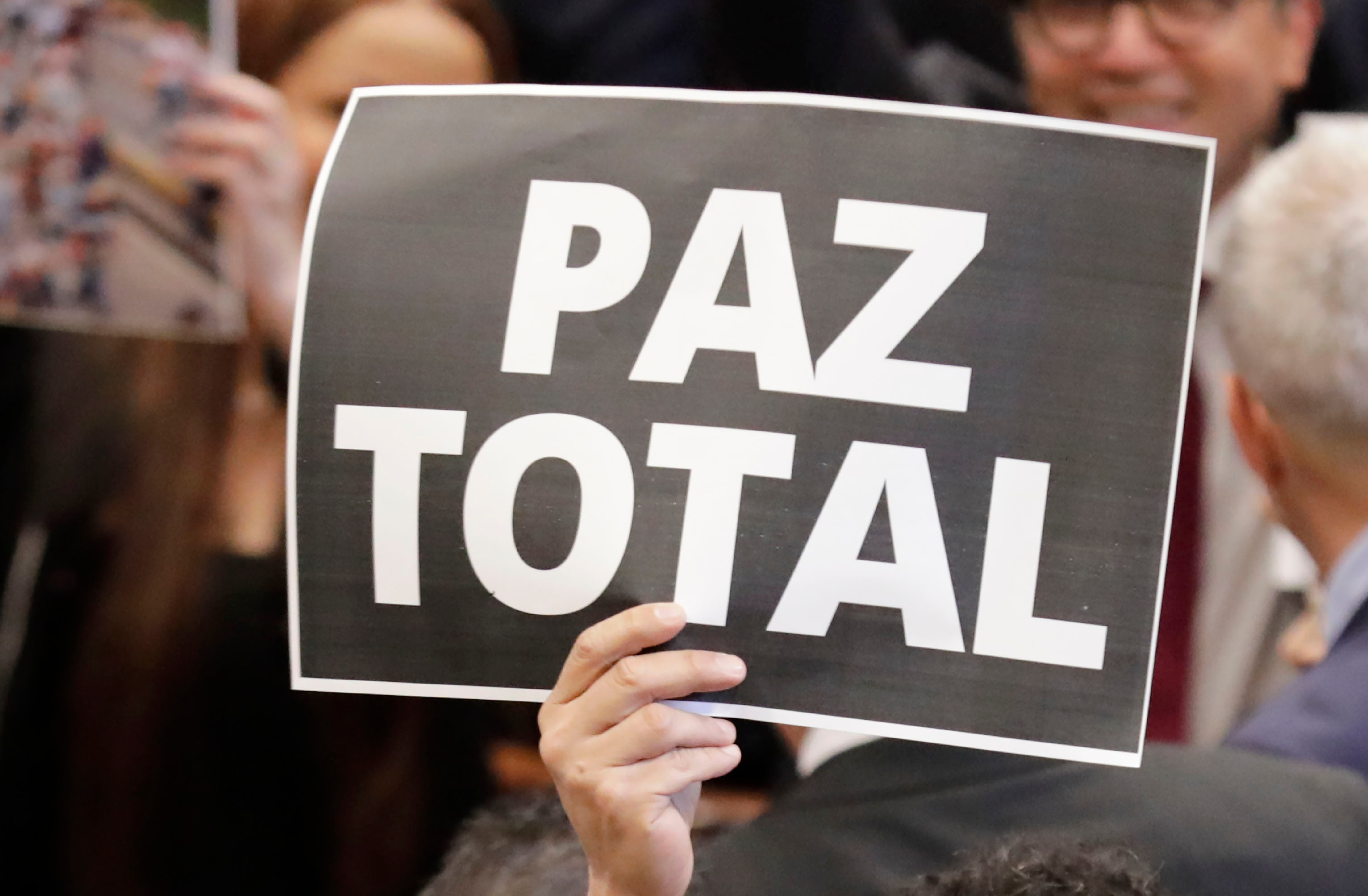 Culpar a los diálogos de paz, absolver a la política de seguridad
