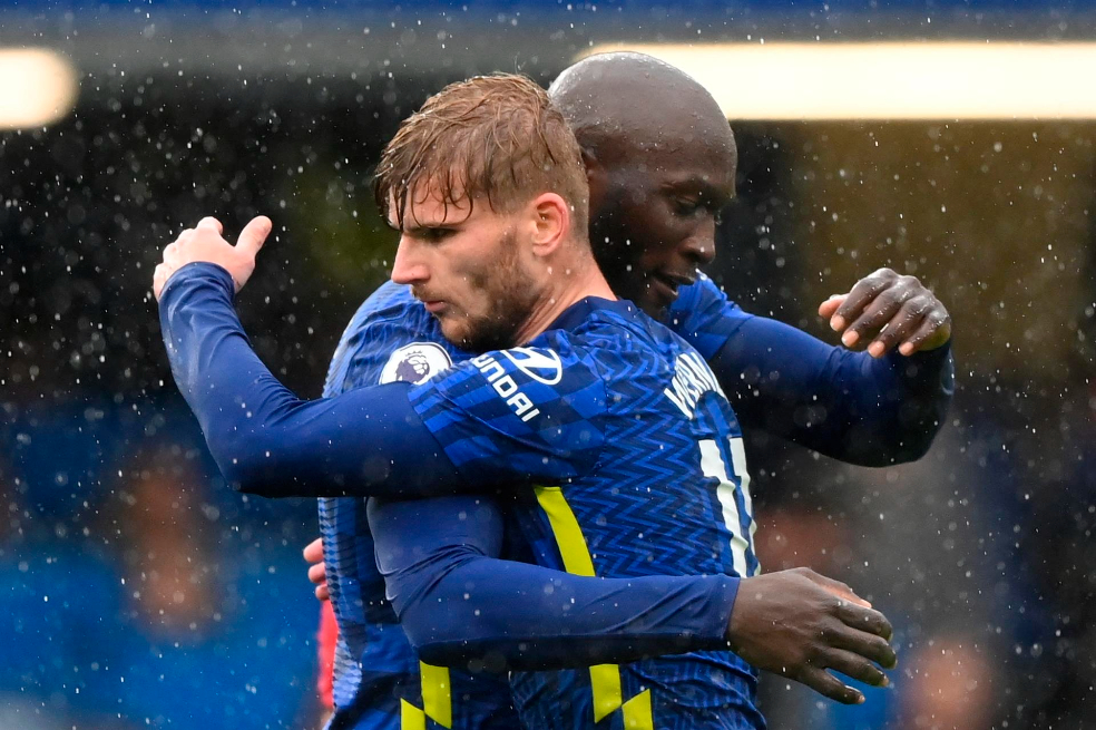 Chelsea volvió a la victoria y subió a la punta de la Premier League