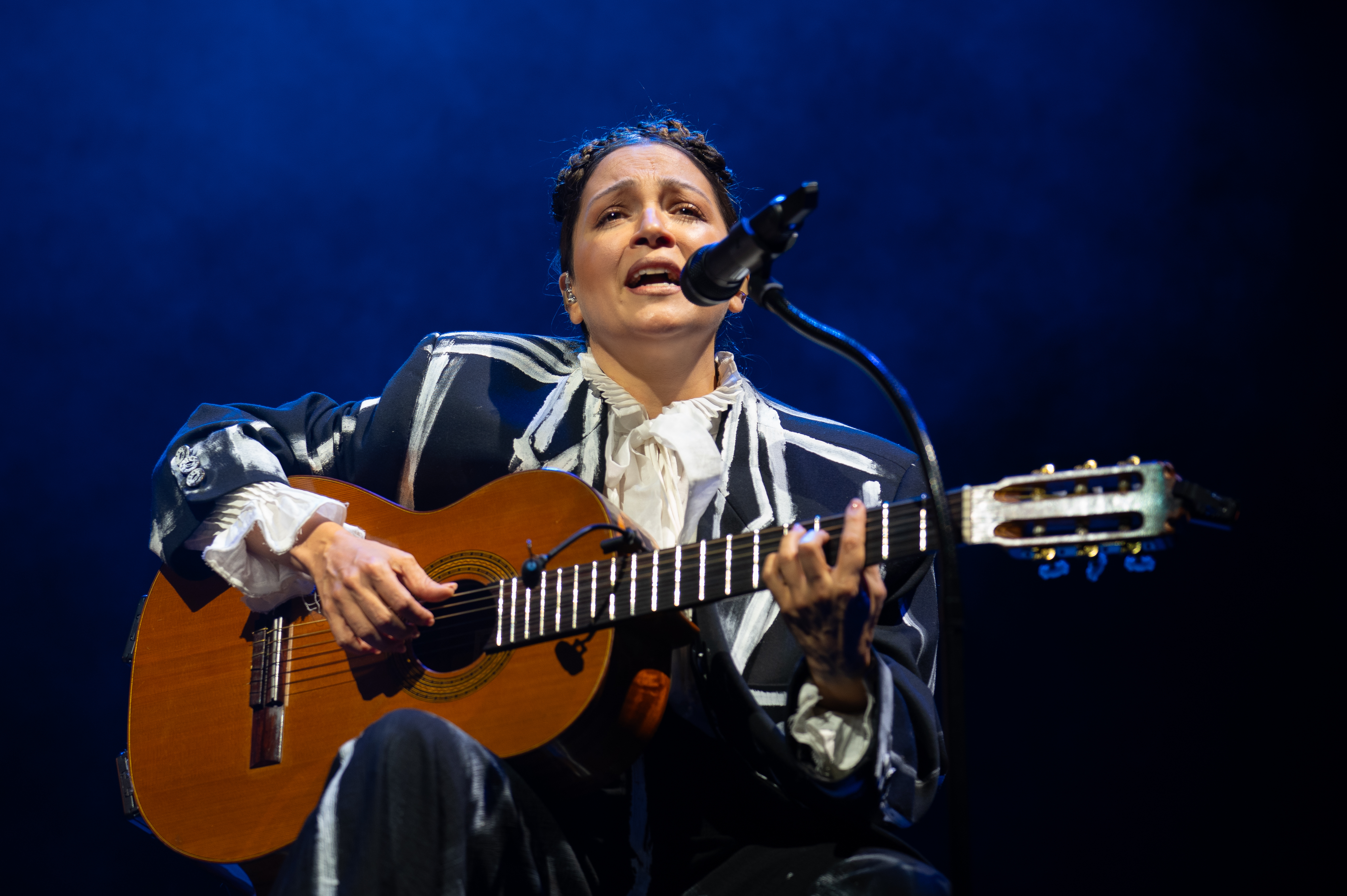 La artista mexicana aterrizó en Latinoamérica con su 'Cancionera Tour'. El 15 de mayo cantó en el Movistar Arena de la capital.