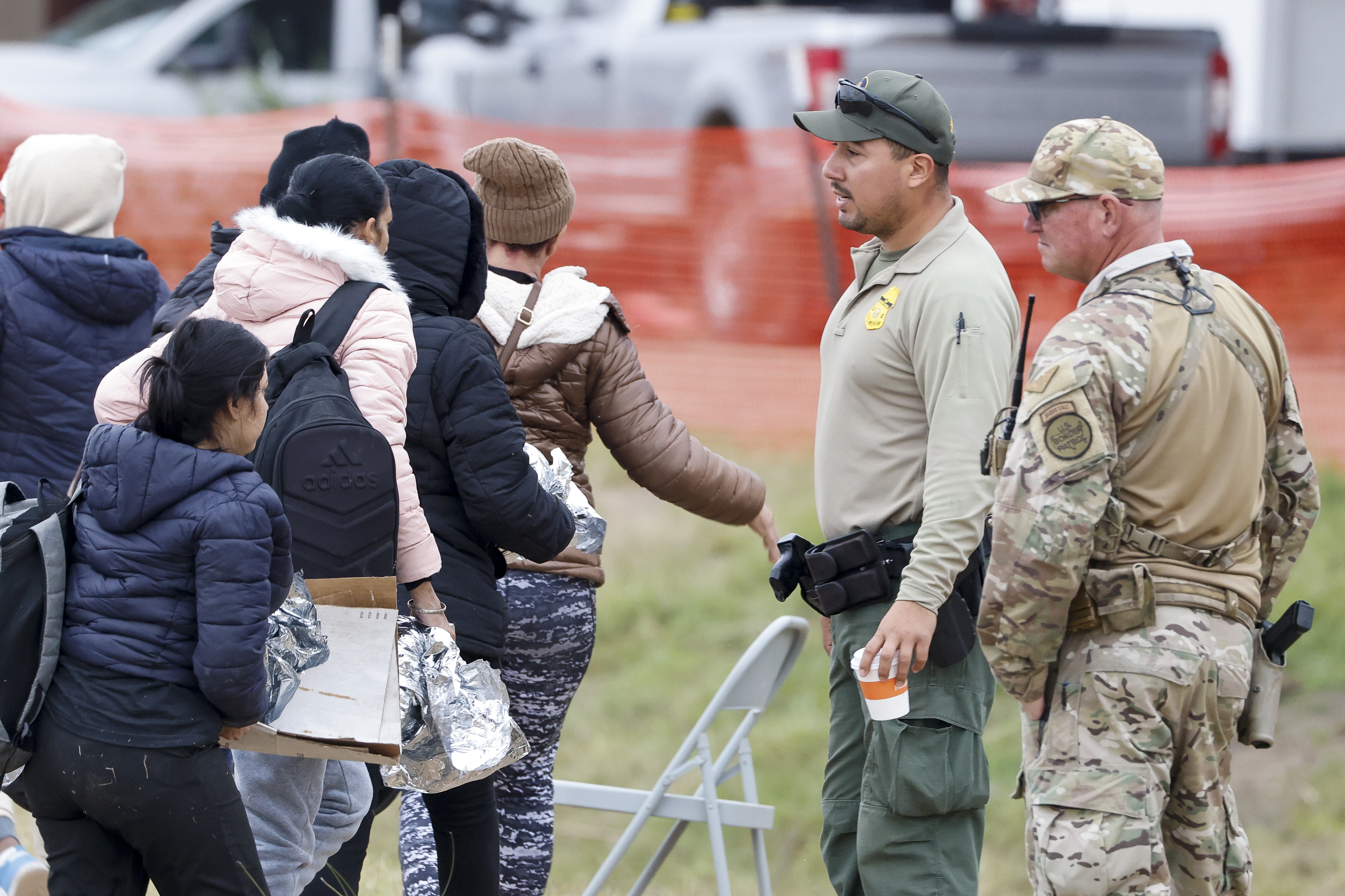 Una razón por la que los migrantes llegan a EE. UU.: creen que pueden quedarse
