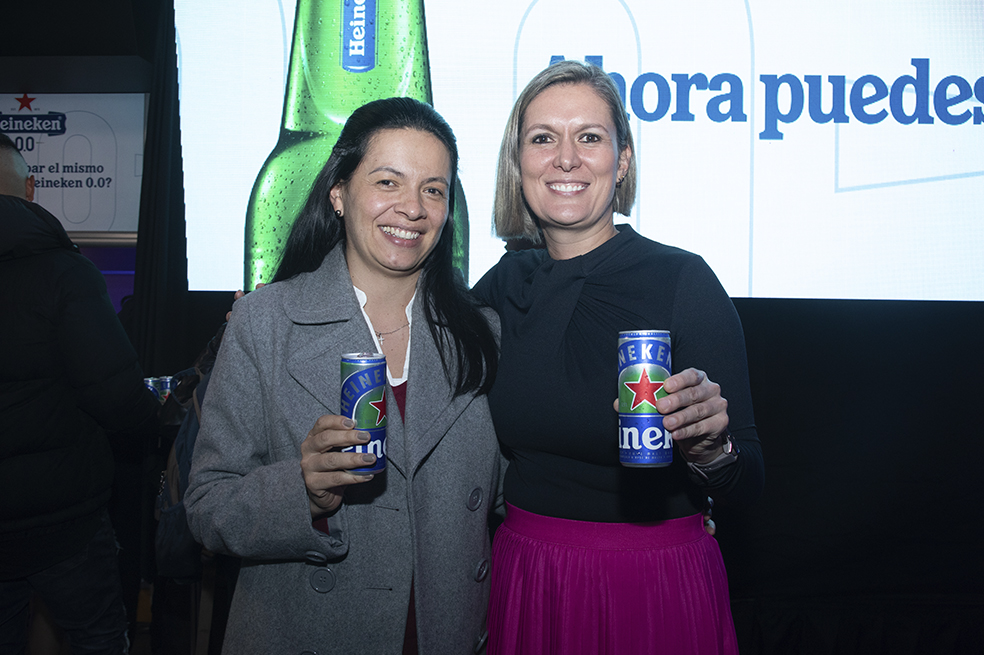 Caterin Aquite y Maria Alexandra Vargas Heineken 00