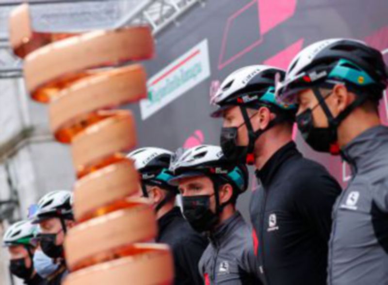 Simon Yates y el Giro de Italia: una historia tormentosa