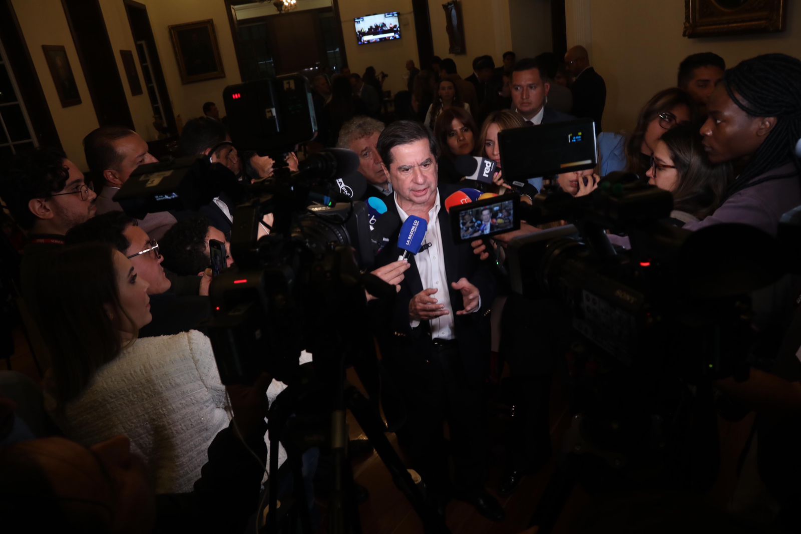 “Otra menos”: gobierno y oposición reaccionaron al hundimiento de la reforma política