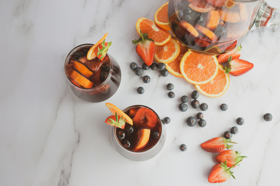 ¿Cómo hacer sangría? Una receta refrescante para tus reuniones