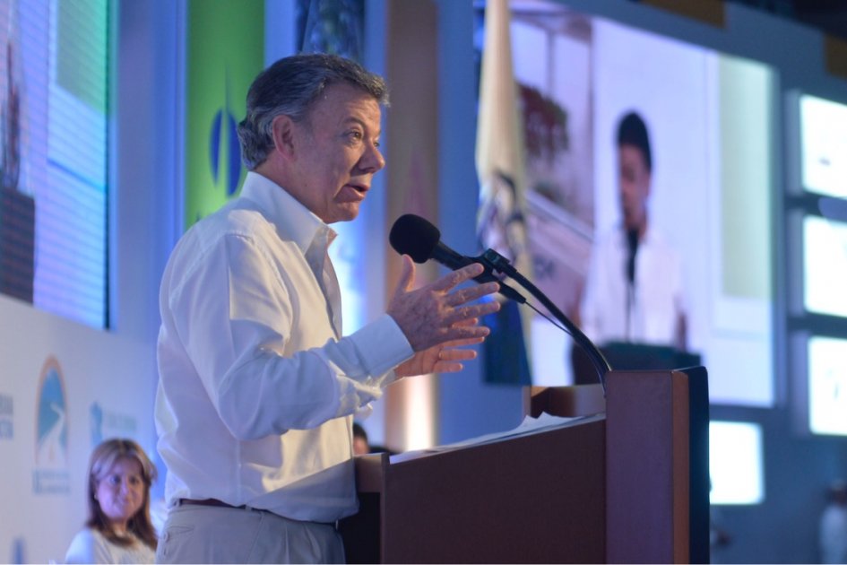 Santos dice que incluirá el cobro nacional por valorización en la tributaria