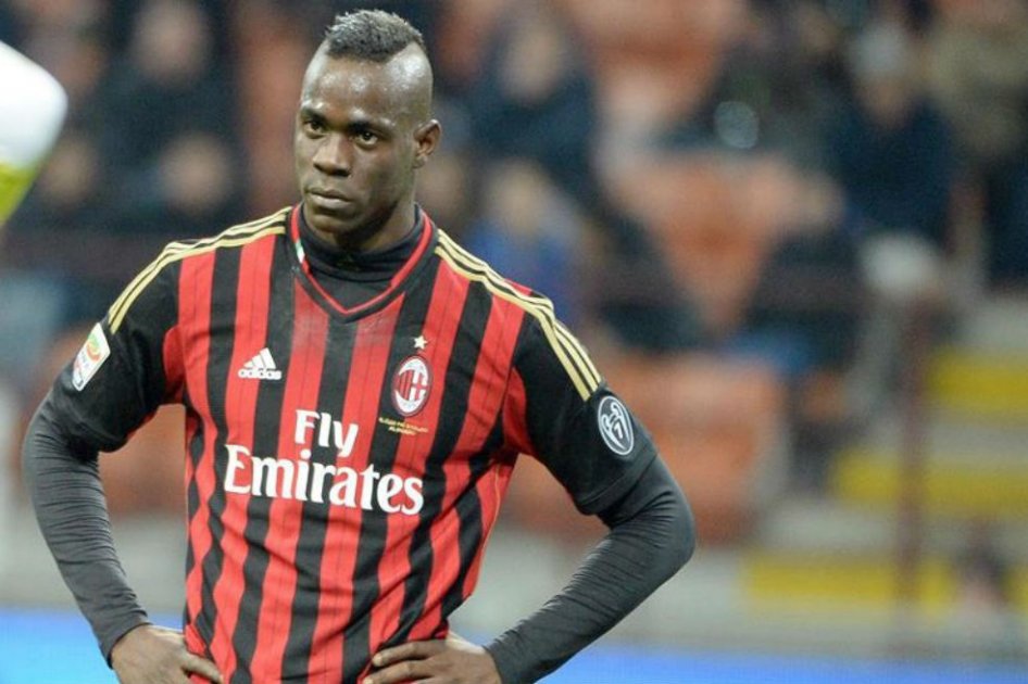 Balotelli tendría que firmar un código de buena conducta en el Liverpool