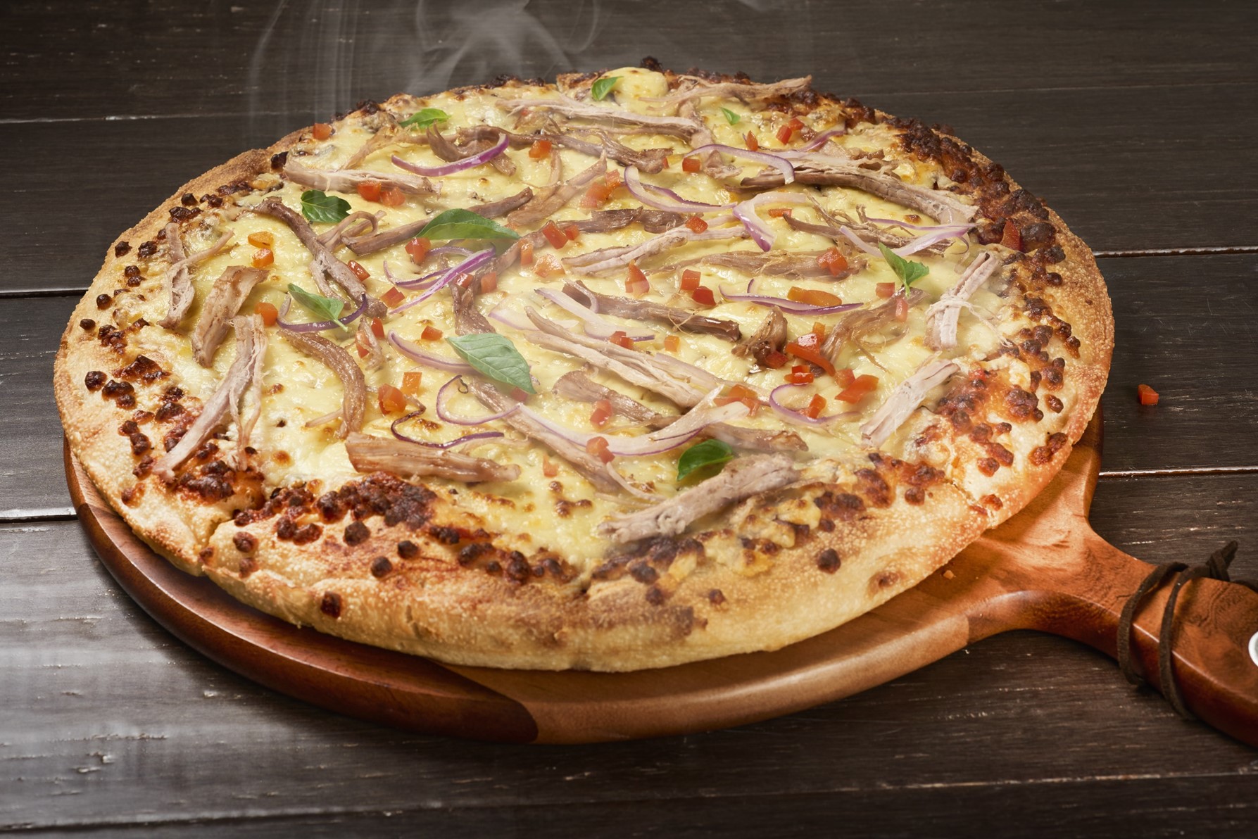 Así puede hacer una deliciosa pizza con carne de cerdo desmechada