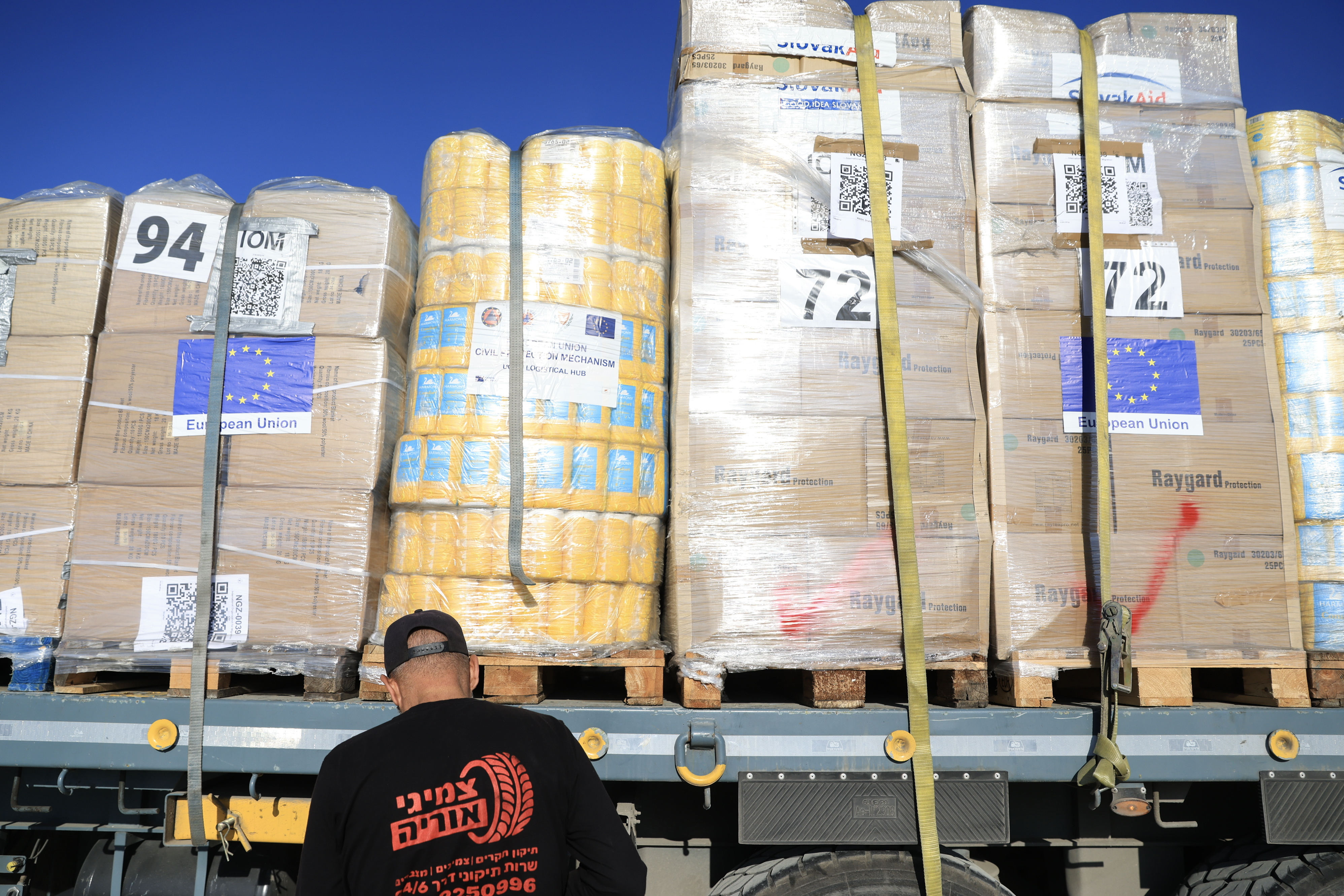 Inédito: hombres armados saquearon 98 camiones con alimentos para Gaza