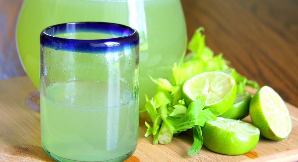 Agua de kiwi y limón, la mejor fuente de hidratación