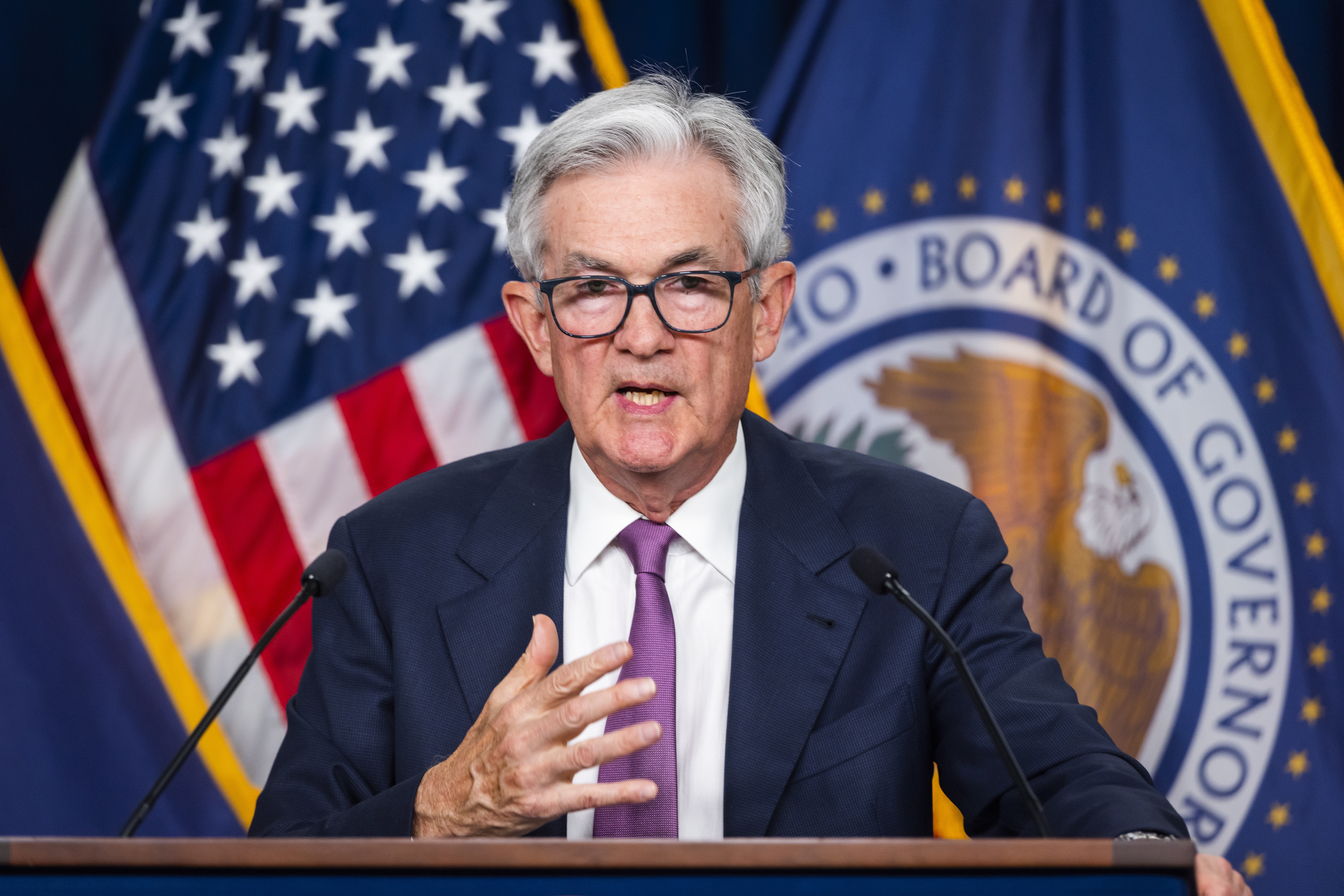 FED necesita mayor confianza en la inflación antes de disminuir tasas de interés