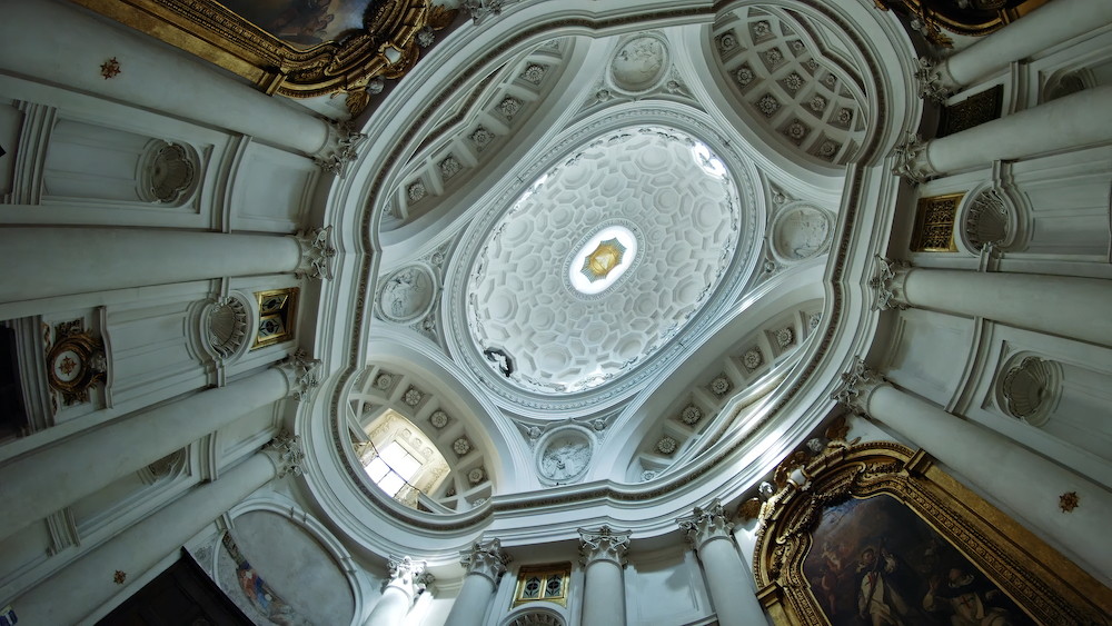 La iglesia San Carlo alle Quattro Fontane fue comisionada a Borromini y es considerada una de sus obras maestras.