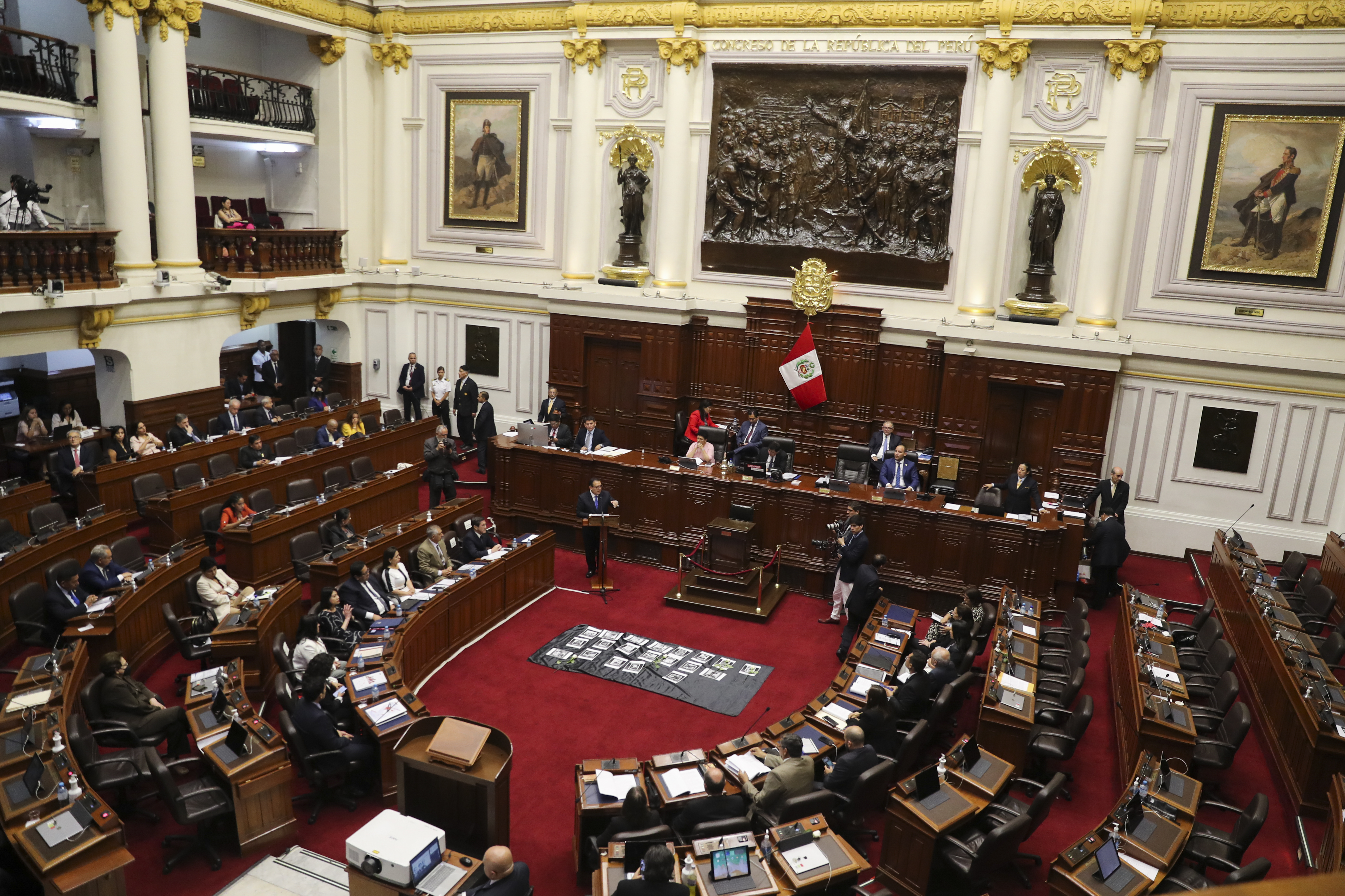 Pese a las protestas, Congreso de Perú dio voto de confianza a gabinete de Gobierno