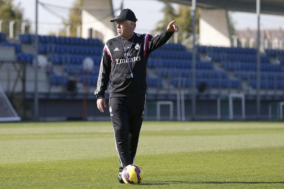 Carlo Ancelotti se divierte en el entrenamiento del Real Madrid