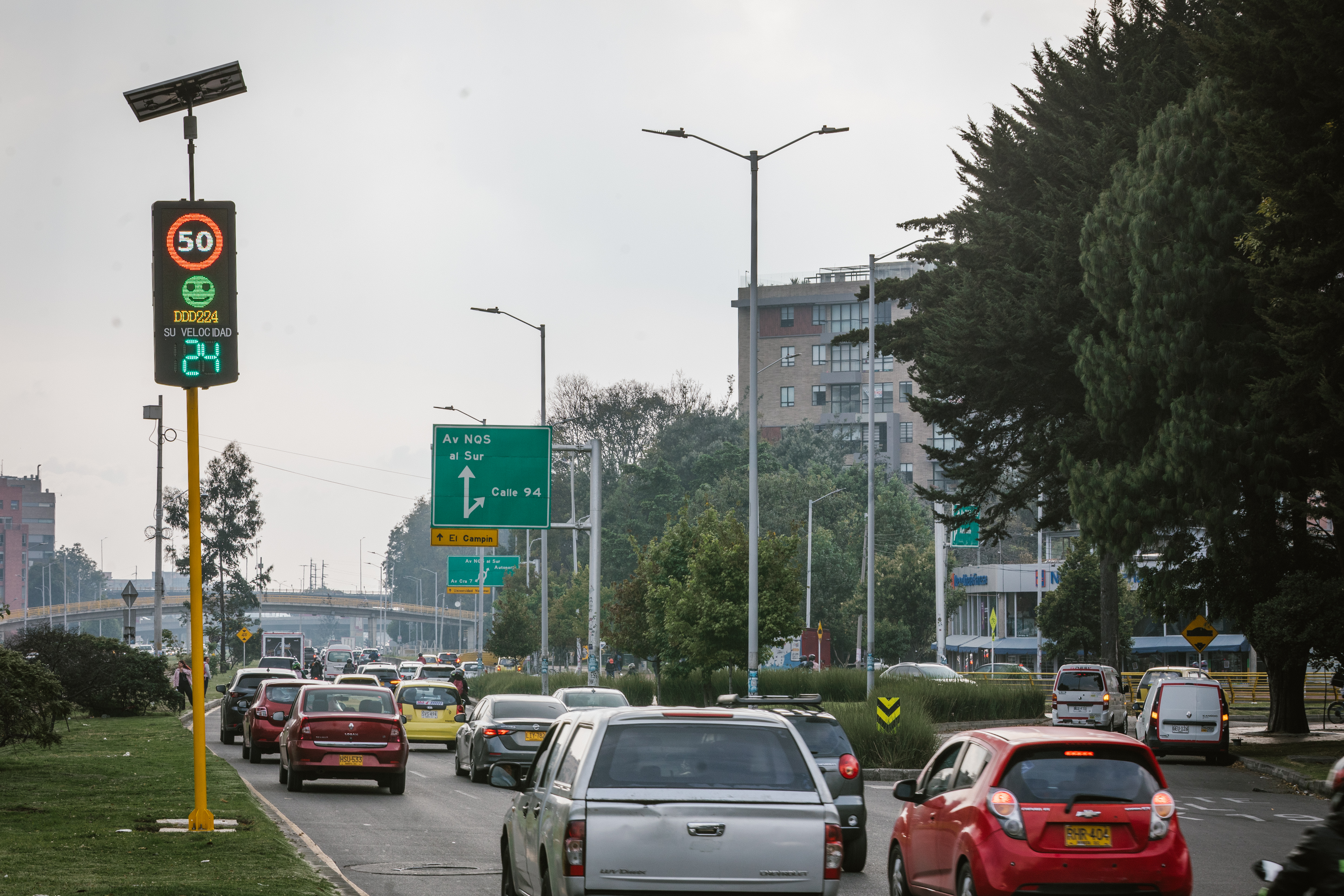 No son fotomultas: ¿qué son los nuevos paneles que alertan el exceso de velocidad en Bogotá?