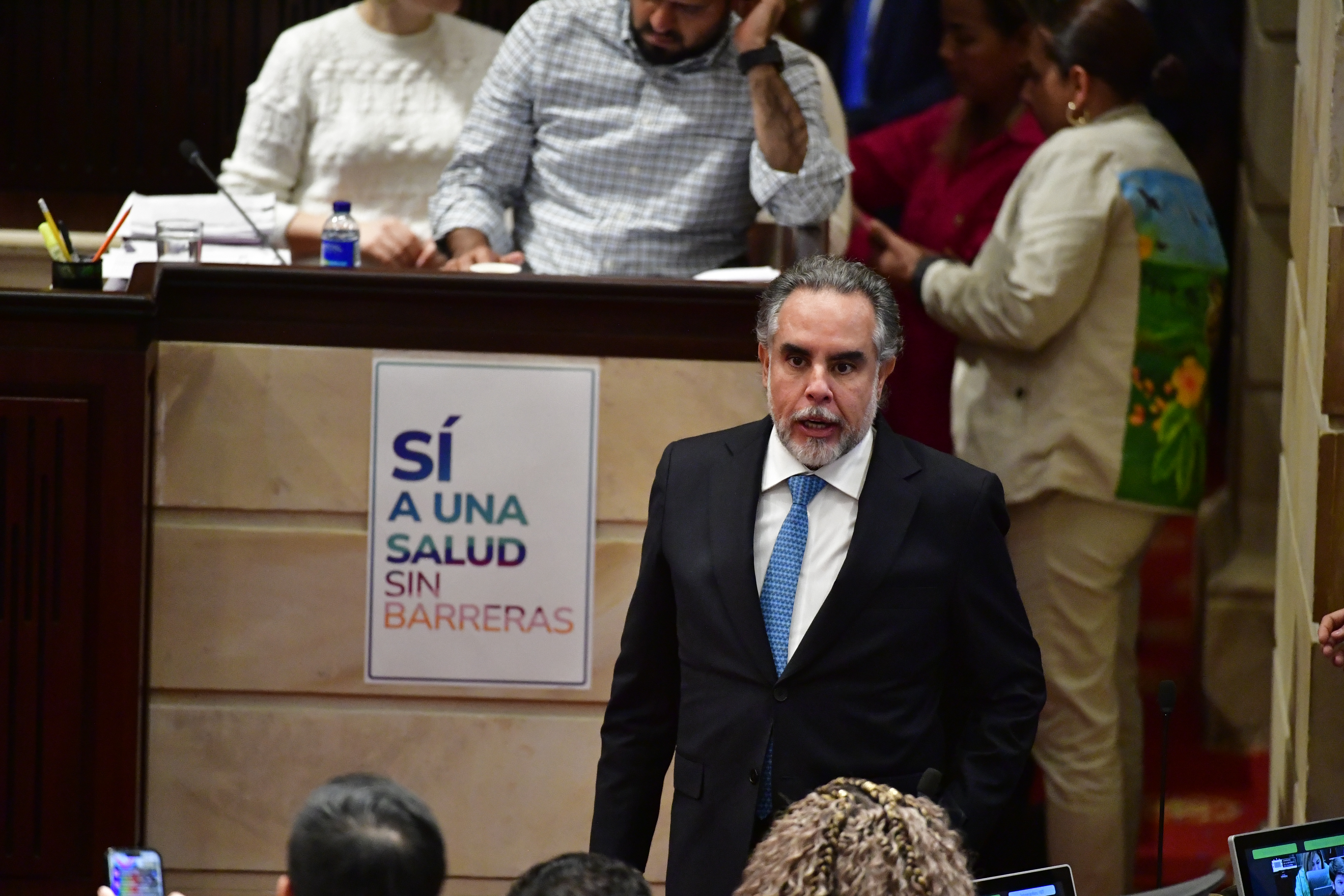 28 representantes firmaron moción de censura al ministro Armando Benedetti
