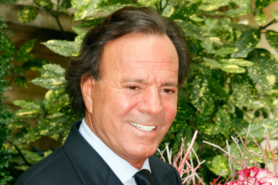 Julio Iglesias se recupera tras operación de espalda