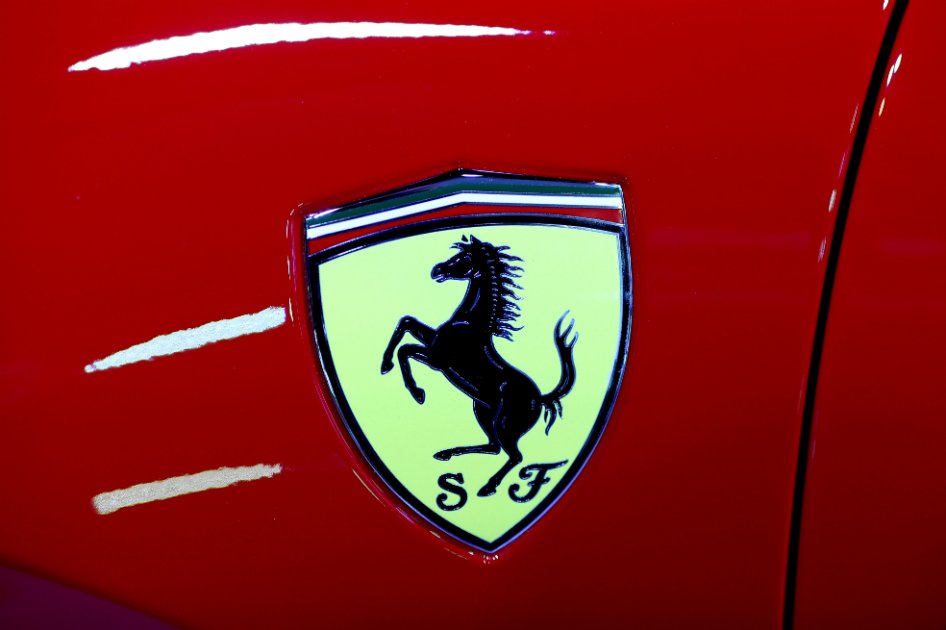 Ferrari se desploma en bolsa por desaceleración de las ventas