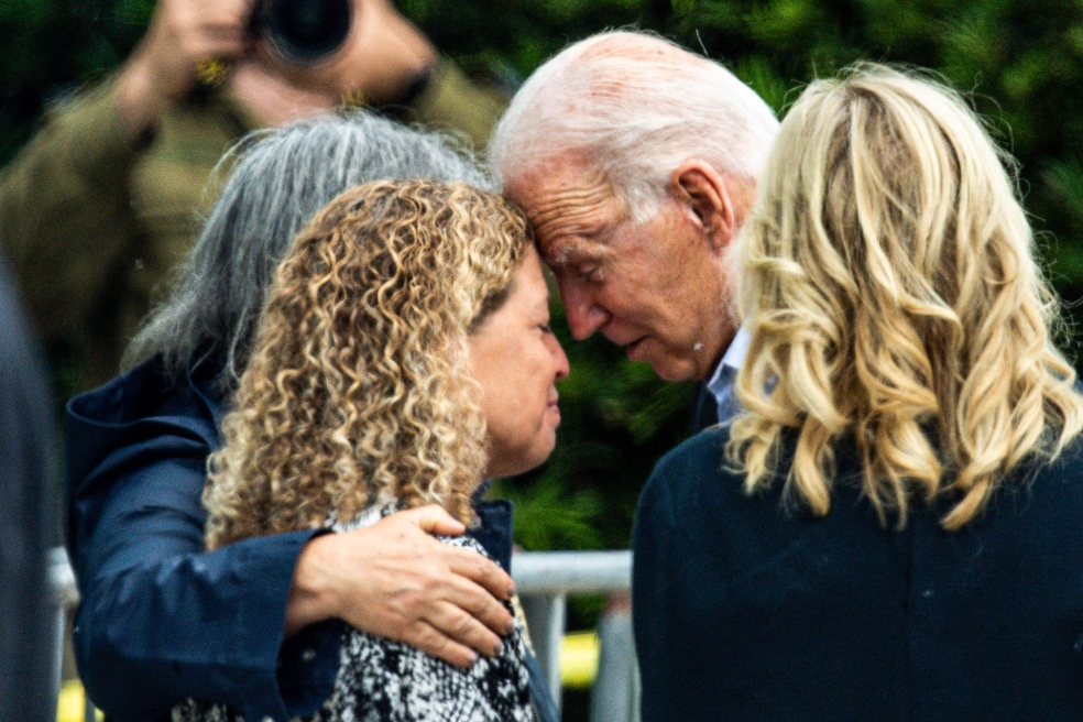En fotos: Joe Biden y el consuelo a familiares de víctimas de edificio en Miami