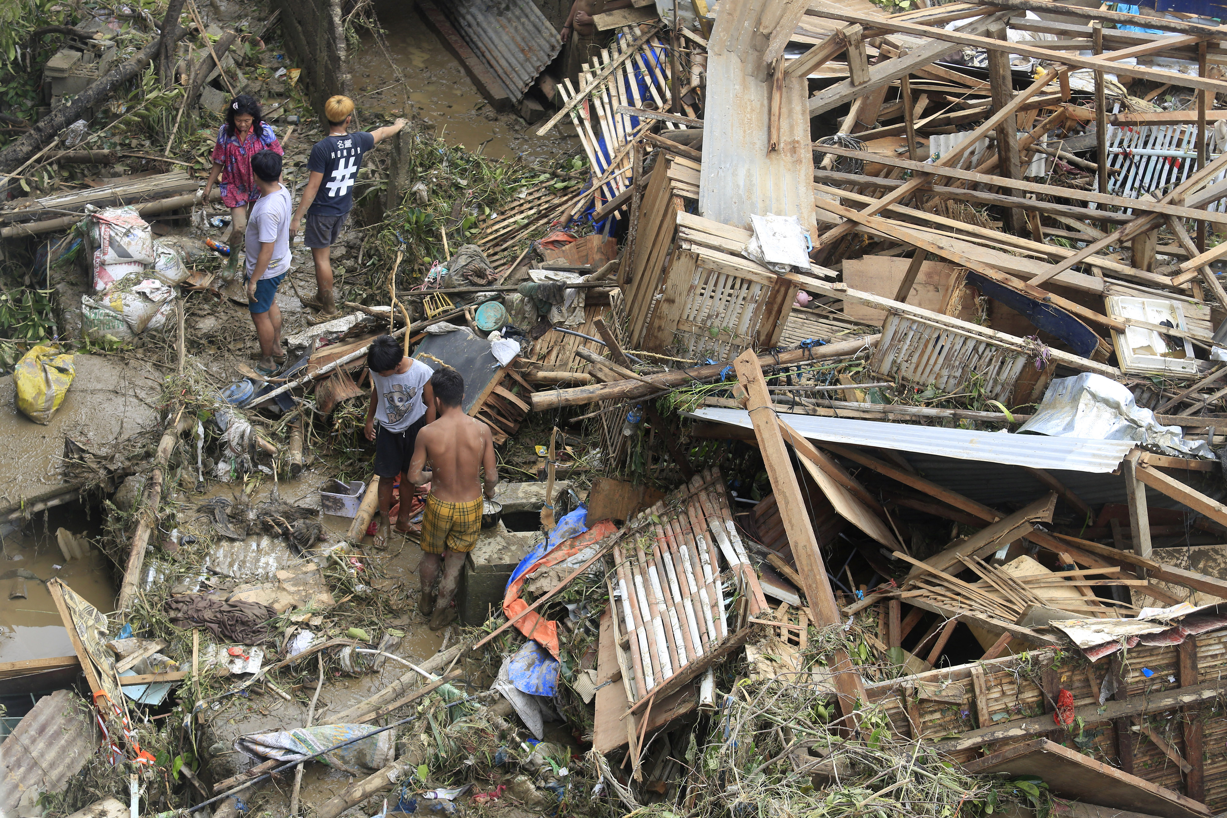 Las impresionantes imágenes del supertifón que dejó más de 30 muertos en Filipinas.