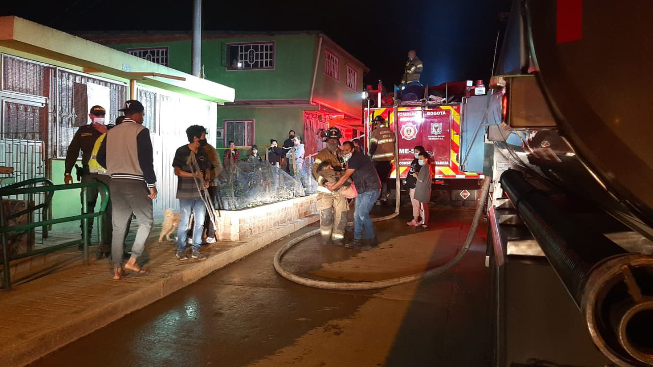 Bomberos de Bogotá atendieron incendio de gran magnitud en el barrio Caracolí, Ciudad Bolívar