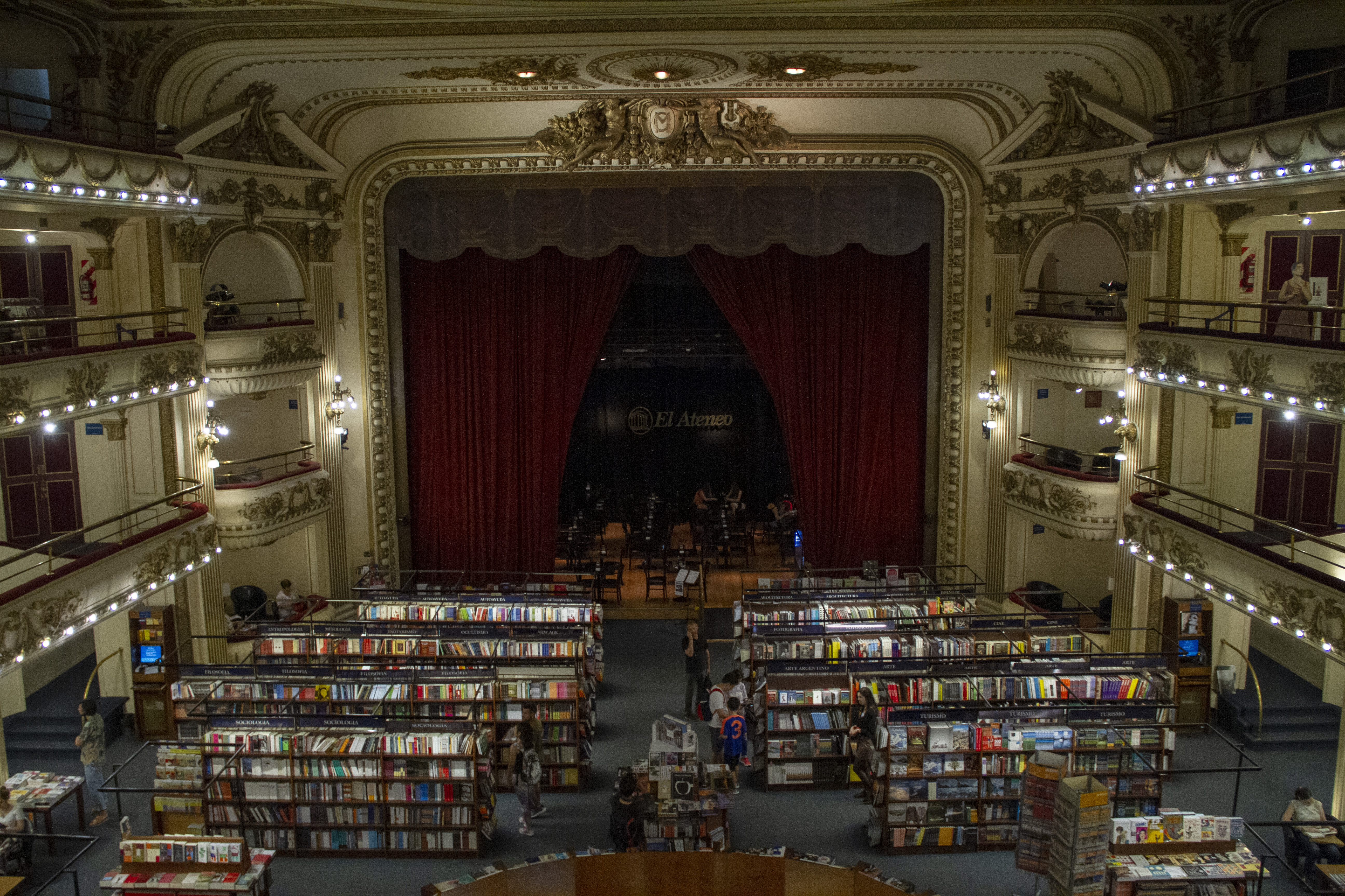 Otro reconocimiento: El Ateneo Grand Splendid fue elegida por el diario británico The Guardian como la segunda librería más importante del mundo.