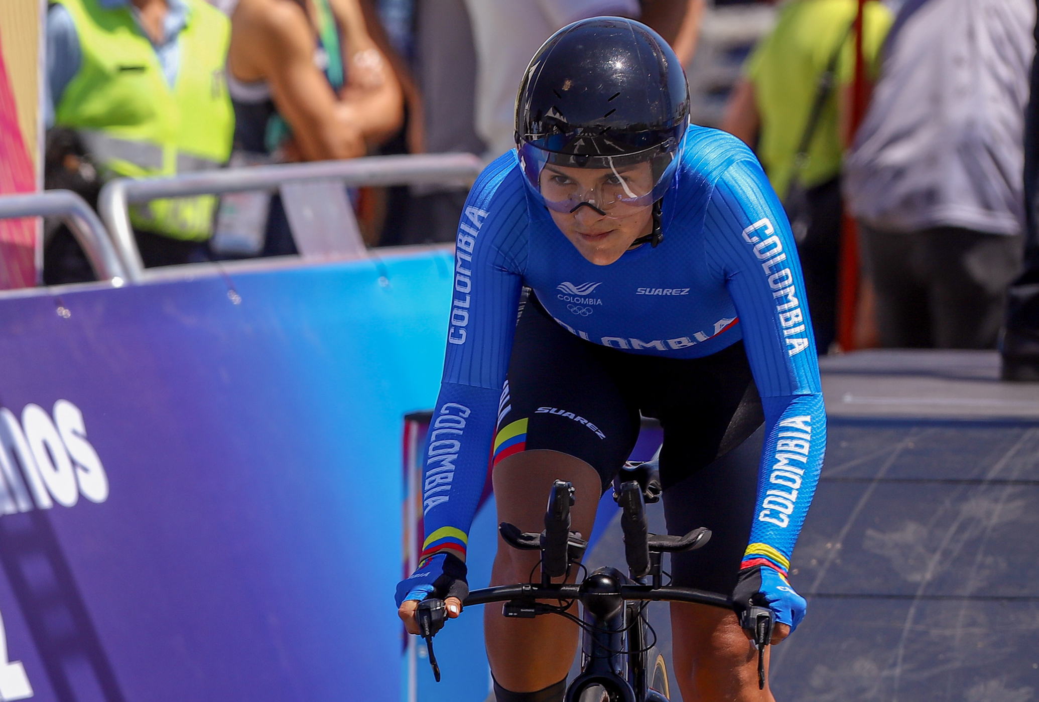 AMDEP7072. ASUNCIÓN (PARAGUAY), 03/10/2022.- Lina Hernández de Colombia compite hoy, en la prueba contrarreloj individual femenina en el ciclismo de los Juegos Suramericanos 2022 en Asunción (Paraguay). EFE/Nathalia Aguilar