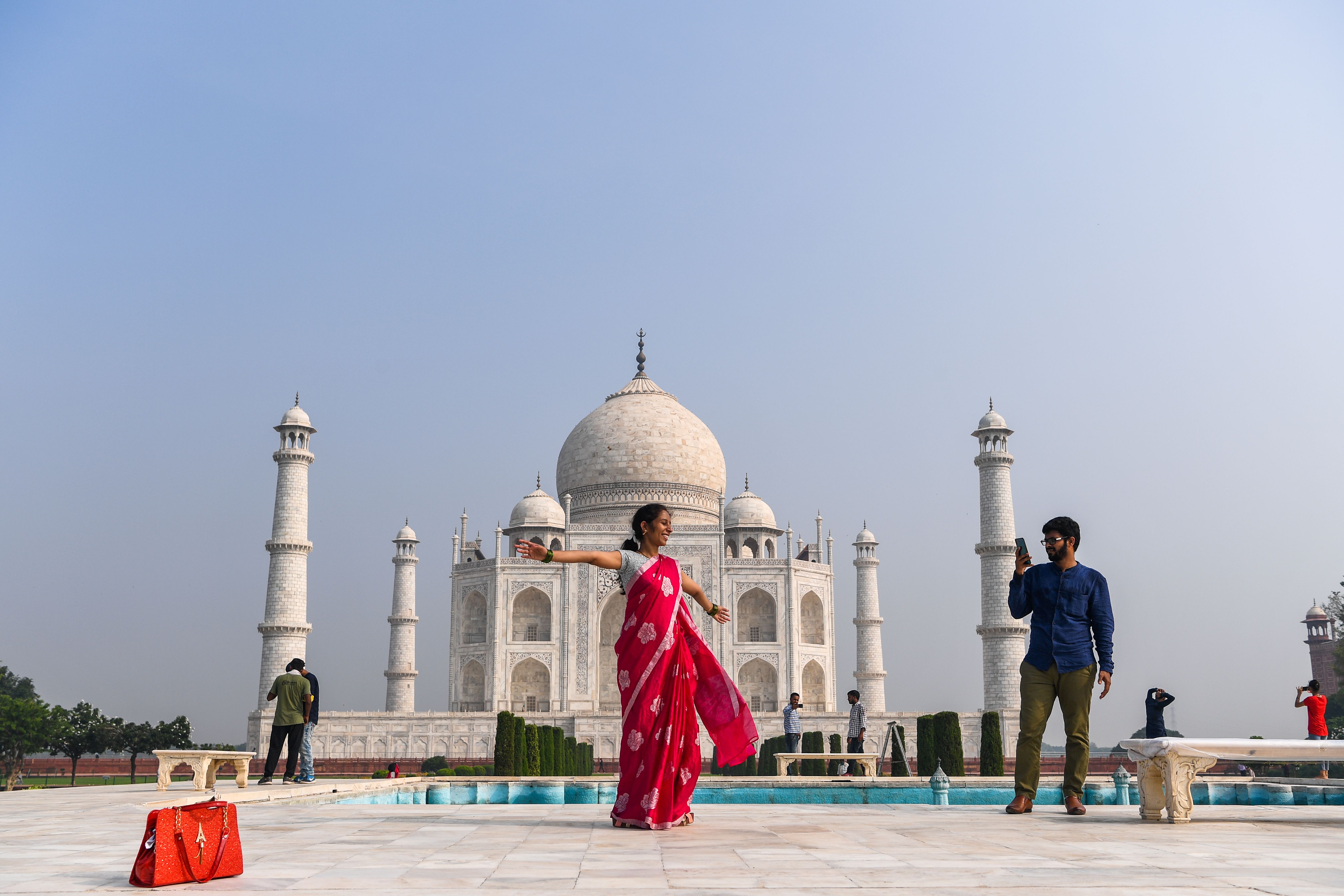 El Taj Mahal, en India, reabre sus puertas